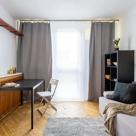 Cozy One Bedroom - Zelazna