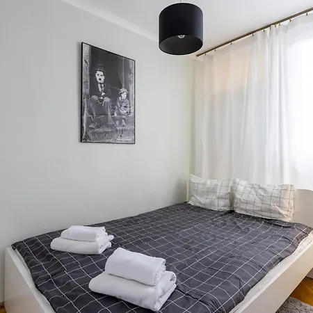 Cozy One Bedroom - Zelazna *