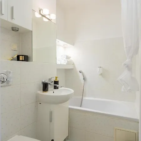 Cozy One Bedroom - Zelazna