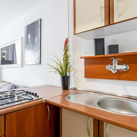 Cozy One Bedroom - Zelazna Апартаменты